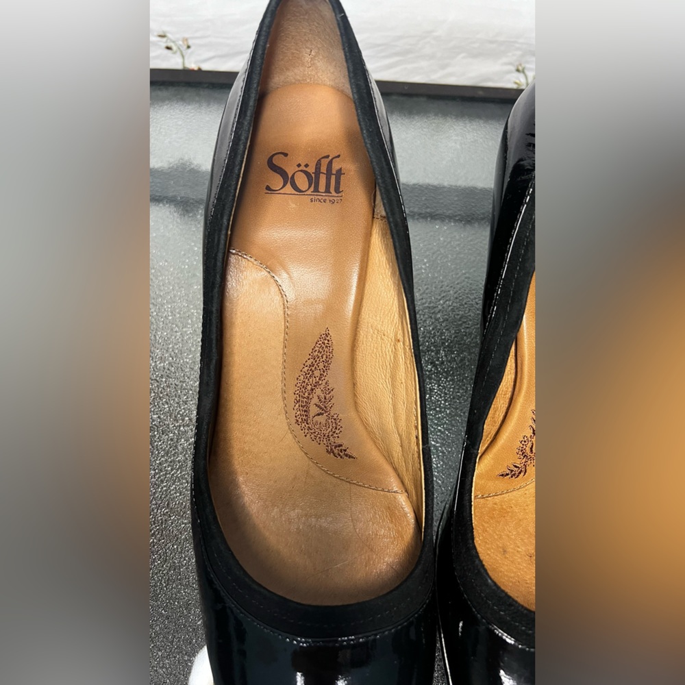 Like New!! Sofft Women's Black Pumps - Picture 3 of 8